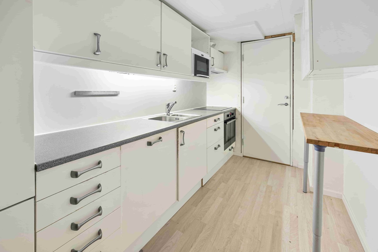 alex-tyson–UlVxxz2yn0-unsplash-min